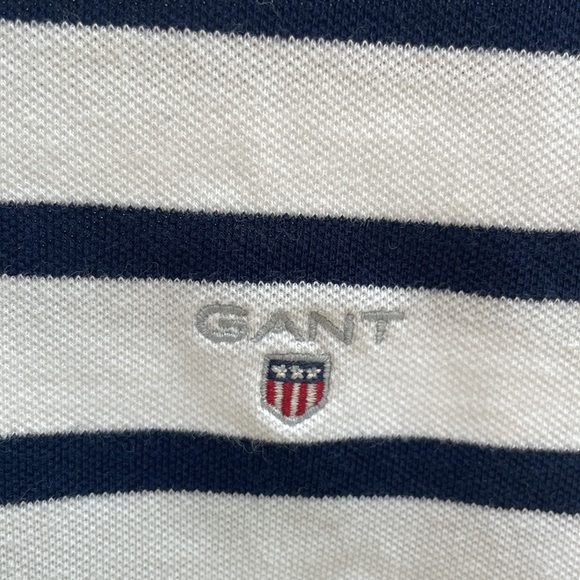 Very smart Gant polo, white and navy blue striped Tshirt - Picture 4 of 7